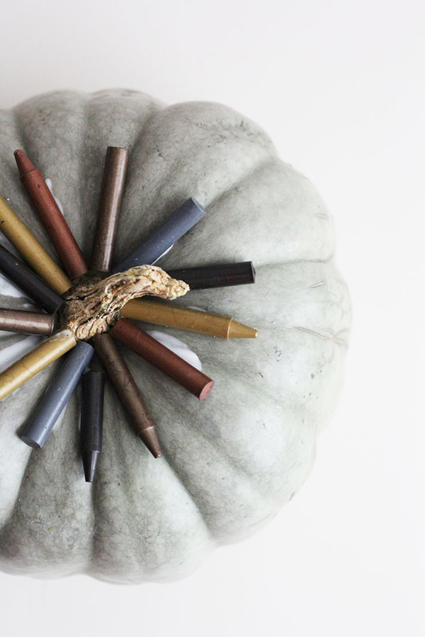 LAST-SECOND PUMPKIN DIY THAT’S SCARY GOOD on apartment 34 