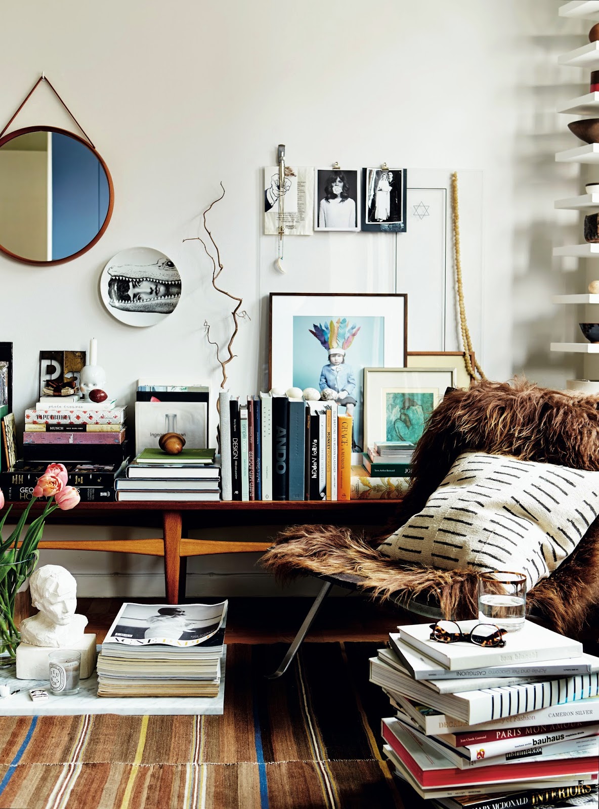 10 amazing displays of book collections on Apartment 34