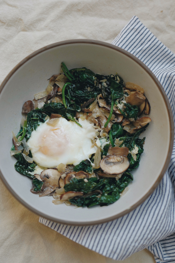 healthy mushroom spinach egg skillet recipe on apartment 34
