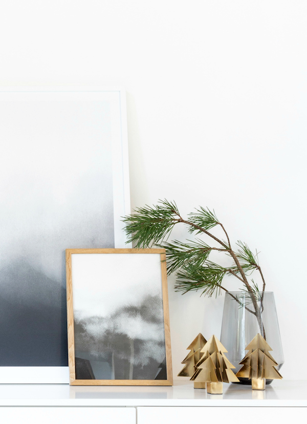 Your Secret to Minimal Holiday Decorating on apartment 34
