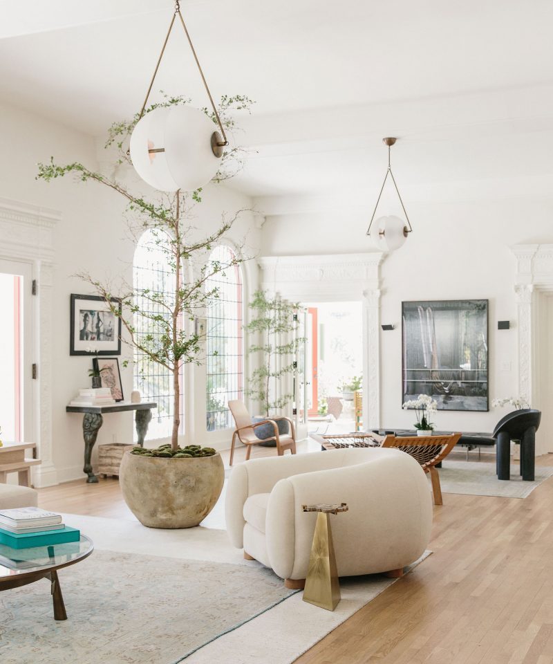 Tour this house filled with Hollywood history on apartment 34